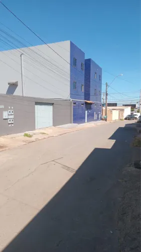 Aluga-se apartamento em excelente localização, em frente à BR-020.