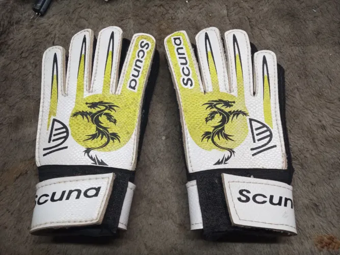 Luvas de goleiro de futebol