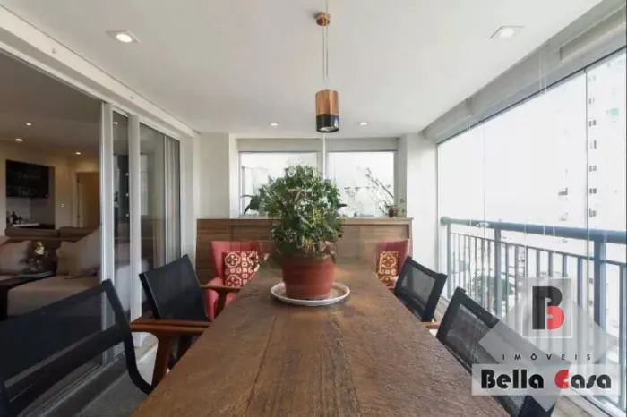Apartamento com 3 suítes próximo ao metrô Belém