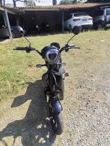 Scooter elétrica Zyon mu03 autonomia de 40km velocidade 25km/h acompanha carregador 