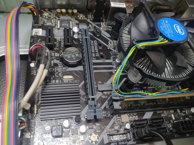 Kit i3 8100 8gb. R$450.
