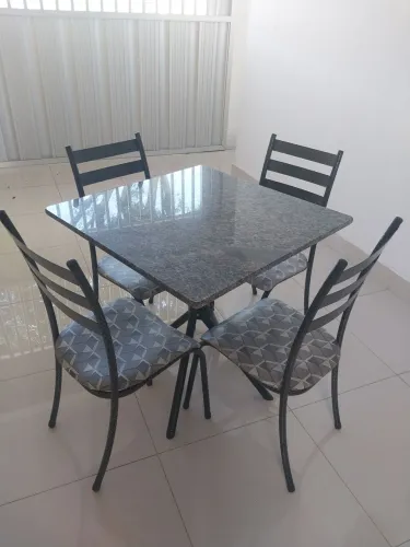 Mesa mármore 4 cadeiras 