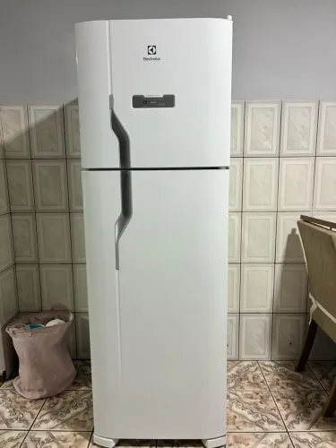 Geladeira / Refrigerador Electrolux Frost Free Duplex, 371l Cor Branco 110 Volts
