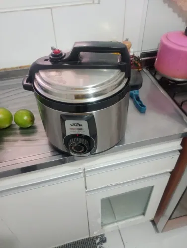 Panela de pressão elétrica faz tudo ele arroz peixe carne feijão voltagem 220 zerada.