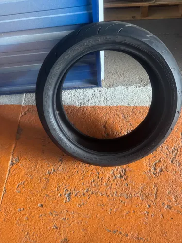 Vendo pneu 