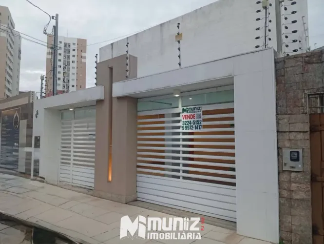 Aluga-se casa com 4 quartos 2 suítes no bairro Luzia em Aracaju