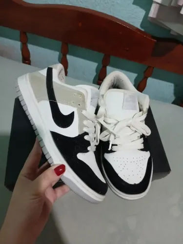 Dois tênis nike sneakers