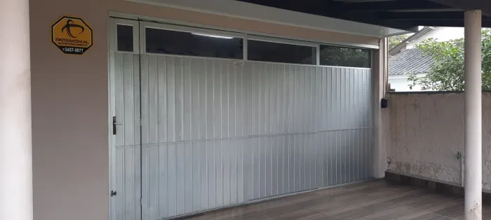 Porta de correr em alumínio para garagem 