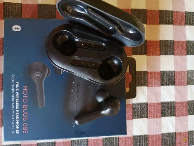 Vende se fone MOTO BUDS obs só tem o lado direito
