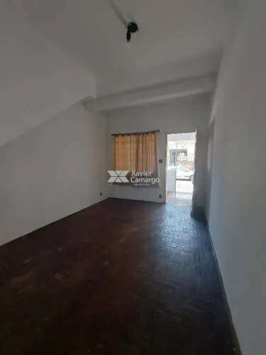 Casa com 2 quartos para locação no Centro - Rio Claro/SP.