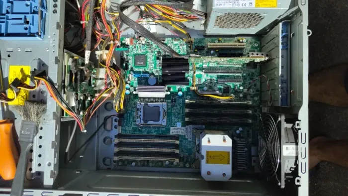 HP ProLiant ML150 G6 xeon E5504 8gb 