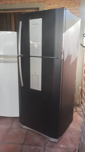 VENDE-SE GELADEIRA ELECTROLUX DUPLEX FROST FREE EXCELENTE ESTADO SEM FERRUGENS ?