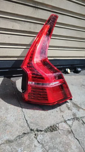 Lanterna VOLVO XC60 2020