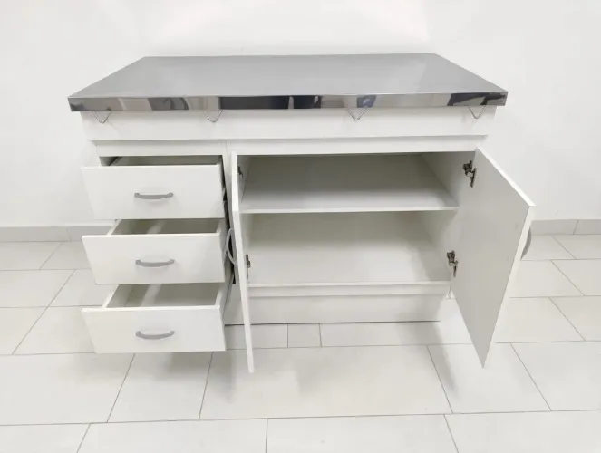 Mesa Veterinária com Tampo Inox, Armário e Gavetas - Completa