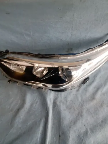 Farol Yaris com Projetor Máscara Negra Original 2018 a 2023 lado Esquerdo 