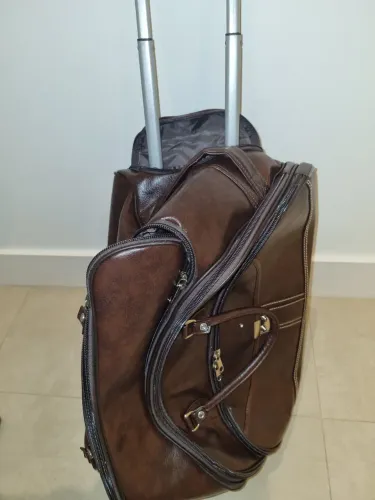 MALA DE COURO COM RODINHA MONTBLANC NOVA!!!!
