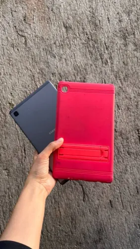 Tablet Samsung A7, contém entrada para chip e cartão de memória 