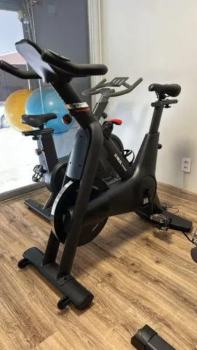 M-SPINNING PROFISSIONAL PARA RESIDÊNCIA E ACADEMIA. OPORTUNIDADE! TREINE COMO PROFISSIONAL