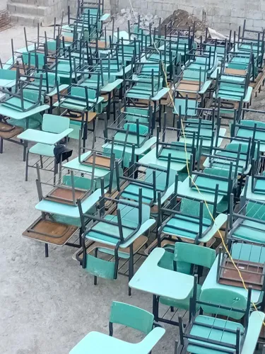 400 cadeiras escolar com braço 
