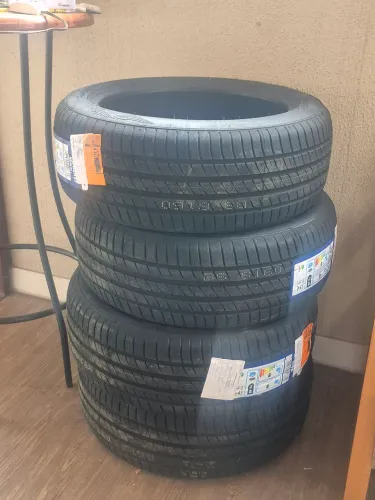 Pneu 215 50 17