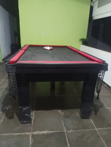 Vende se mesa de sinuca,ela e de madeira,aceito proposta