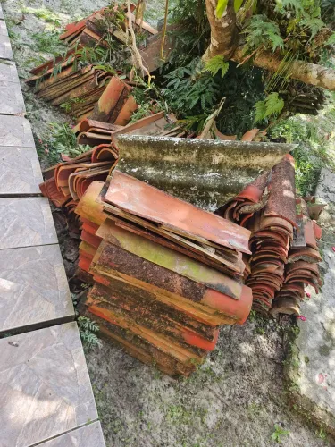 Doação de telhas.