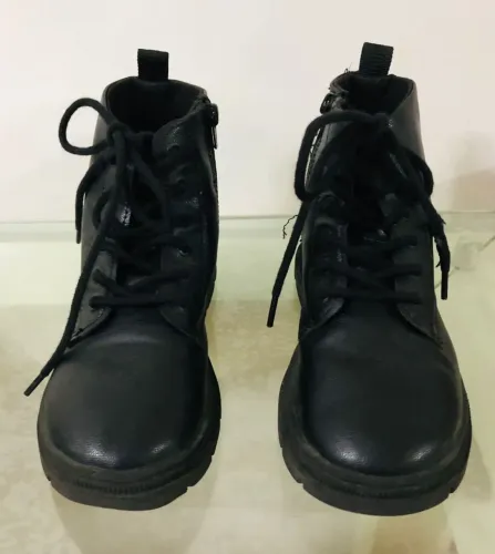 Bota de couro preta Zara n° 28