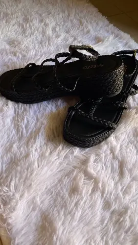 sandália flatform arezzo preta couro nova<br>Tamanho: 39