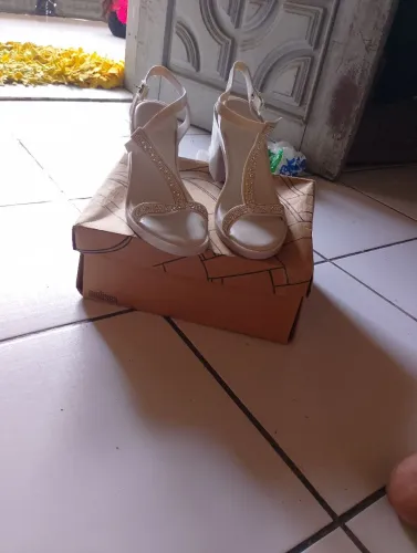 Vende se melissas nova