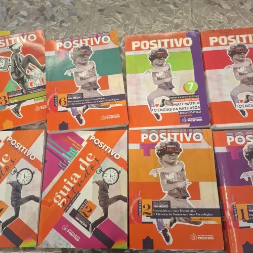 Vendo livros usados Positivo ensino Médio, tenho do primeiro ao terceiro ano