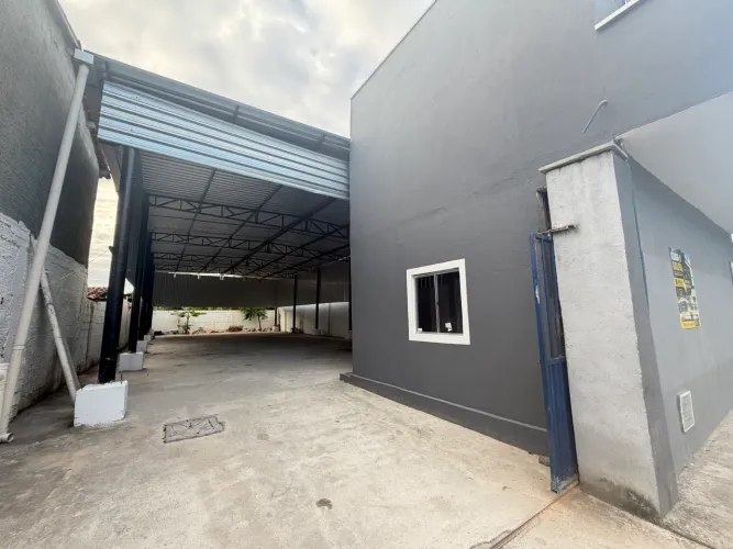 Aluga-se GALPÃO (400m2)