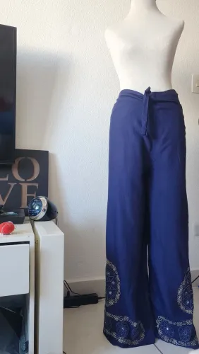 Calça Pantalona indiana bordada com aplicação de bordados  NOVA