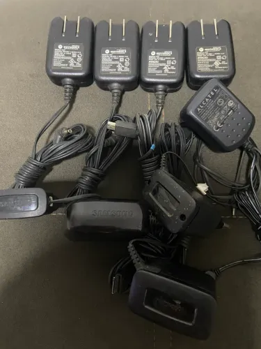 Lote itens celular antigo carregadores e cabos Nokia, Samsung e Motorola