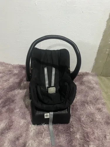 Cadeirinha de carro e bebê conforto