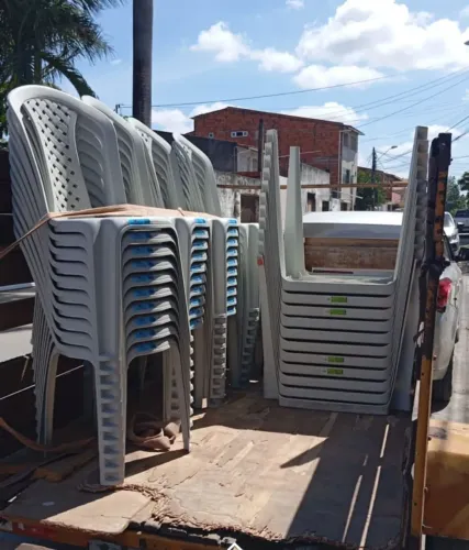 Conjunto de mesa e cafeiras