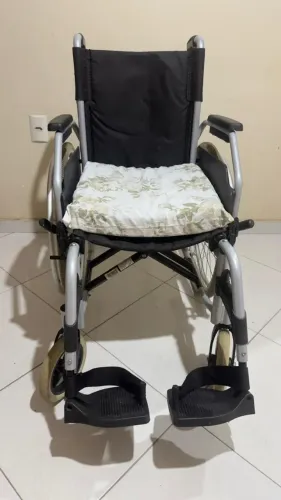 Cadeira de rodas de aço