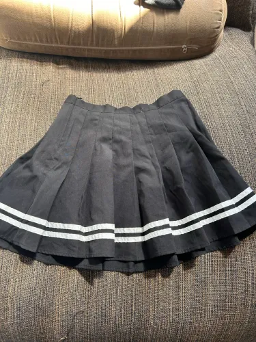 Saia Romwe Preta com Listra Otaku
