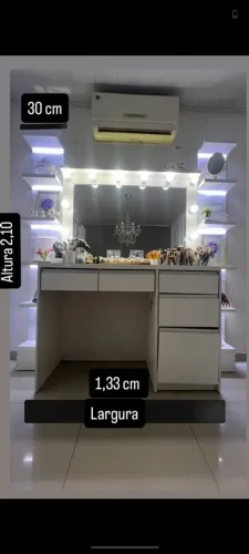 Vende se espelho e penteadeira.