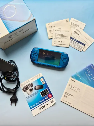PSP 3000 Azul vibrante (Carnival Colors) Completo 8Gb Lotado de Jogos