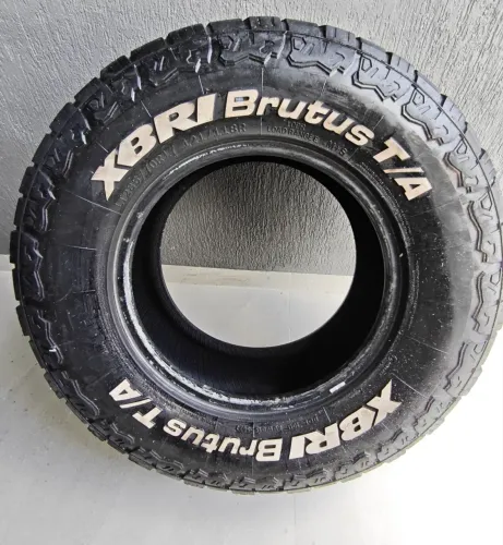 Vendo 2 pneus usados xbri 285/70 R17