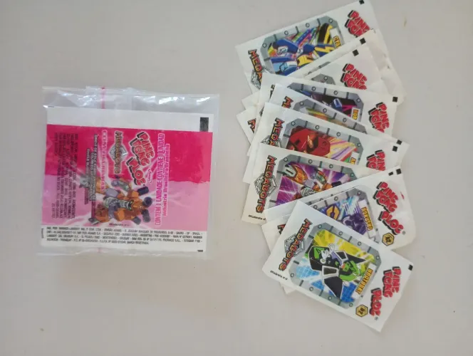 Embalagem Ping Pong Medabots com 12 Figurinhas
