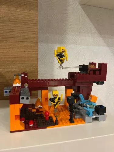 Lego Minecraft - A Ponte Flamejante (21154)