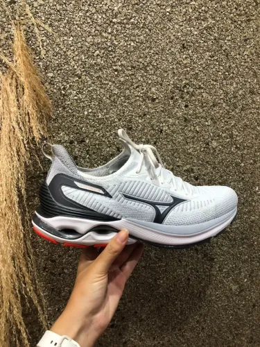 Mizuno Wave Mirai 7