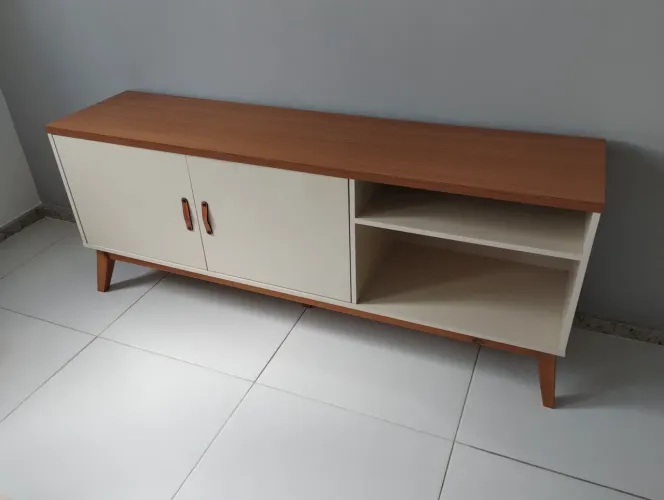 Rack EDN MDF/MDP 2 portas Puxadores em Couro Pés em Madeira Impecável!