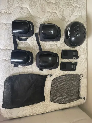 Kit Capacete, Cotoveleira, Joelheira e Luvas - Vertical Skate