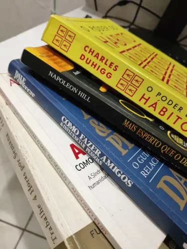 Kit 5 Livros de Auto Ajuda por 70R$; O poder do hábito, Mais esperto que o Diabo, C.. etc