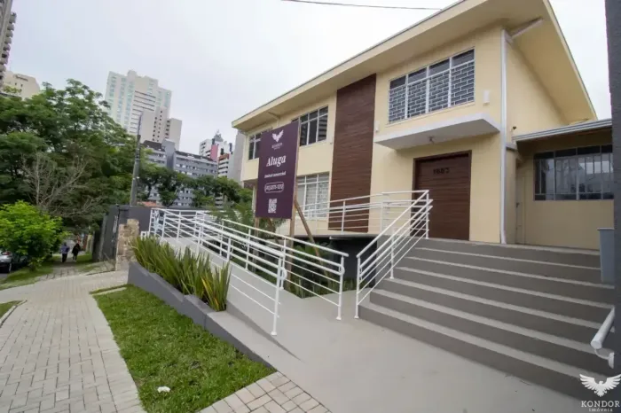 Casa comercial no BIGORRILHO com 176,88m²
