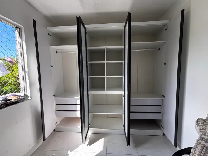 Guarda Roupa Bartira 6 portas 