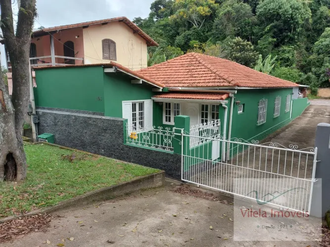 Casa térrea com 03 quartos e garagem coberta próxima ao Lago de Javary e Supermercado Rio