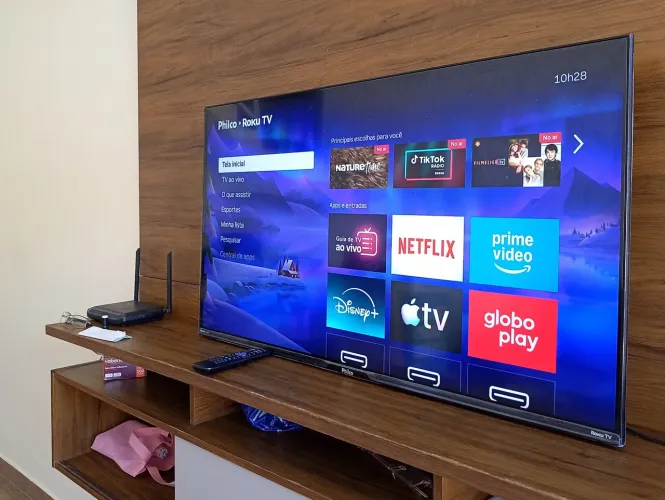 Tv Roku 43 Philco modelo novo ainda com os plásticos nas bordas